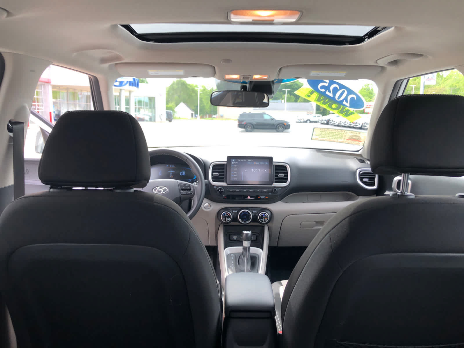 Used 2025 Hyundai Venue SEL FWD image 29