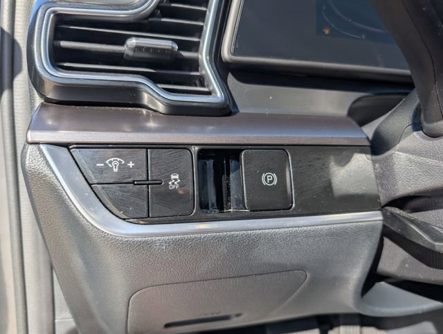 Used 2025 Kia Sportage EX image 18