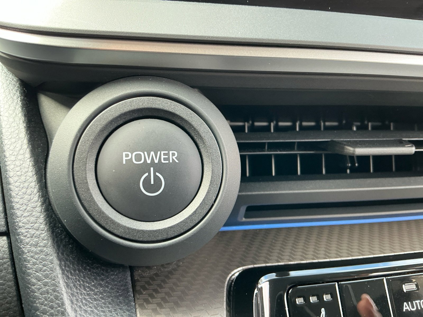 Used 2025 Toyota Prius XLE image 28