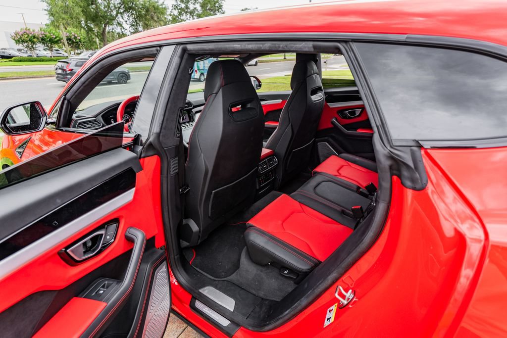Used 2020 Lamborghini Urus AWD/4WD image 38