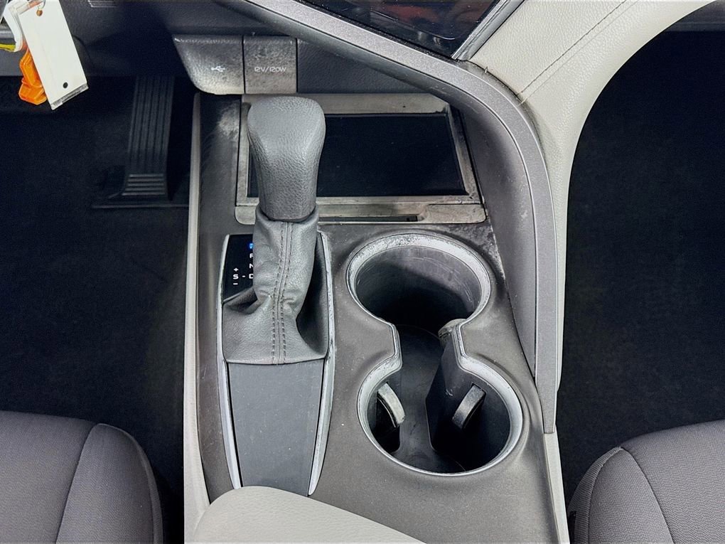 Used 2021 Toyota Camry LE image 32