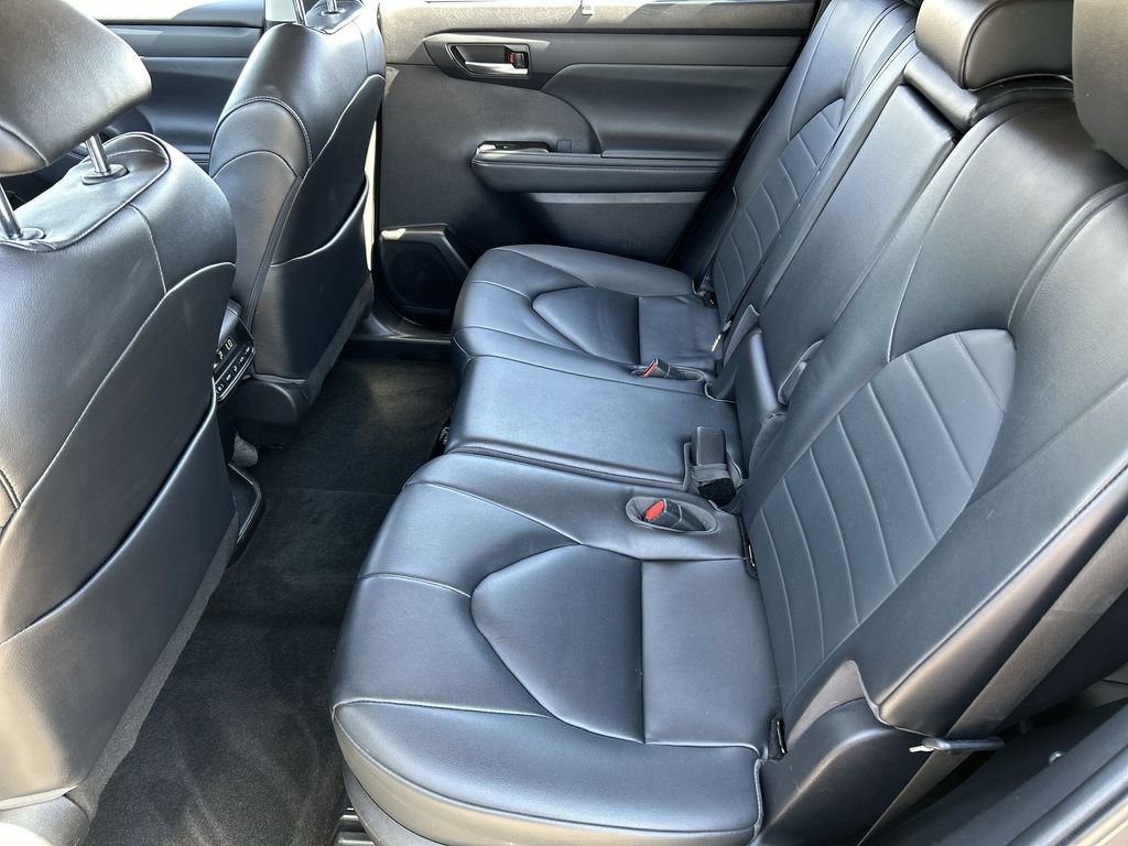 Used 2023 Toyota Highlander XLE image 26