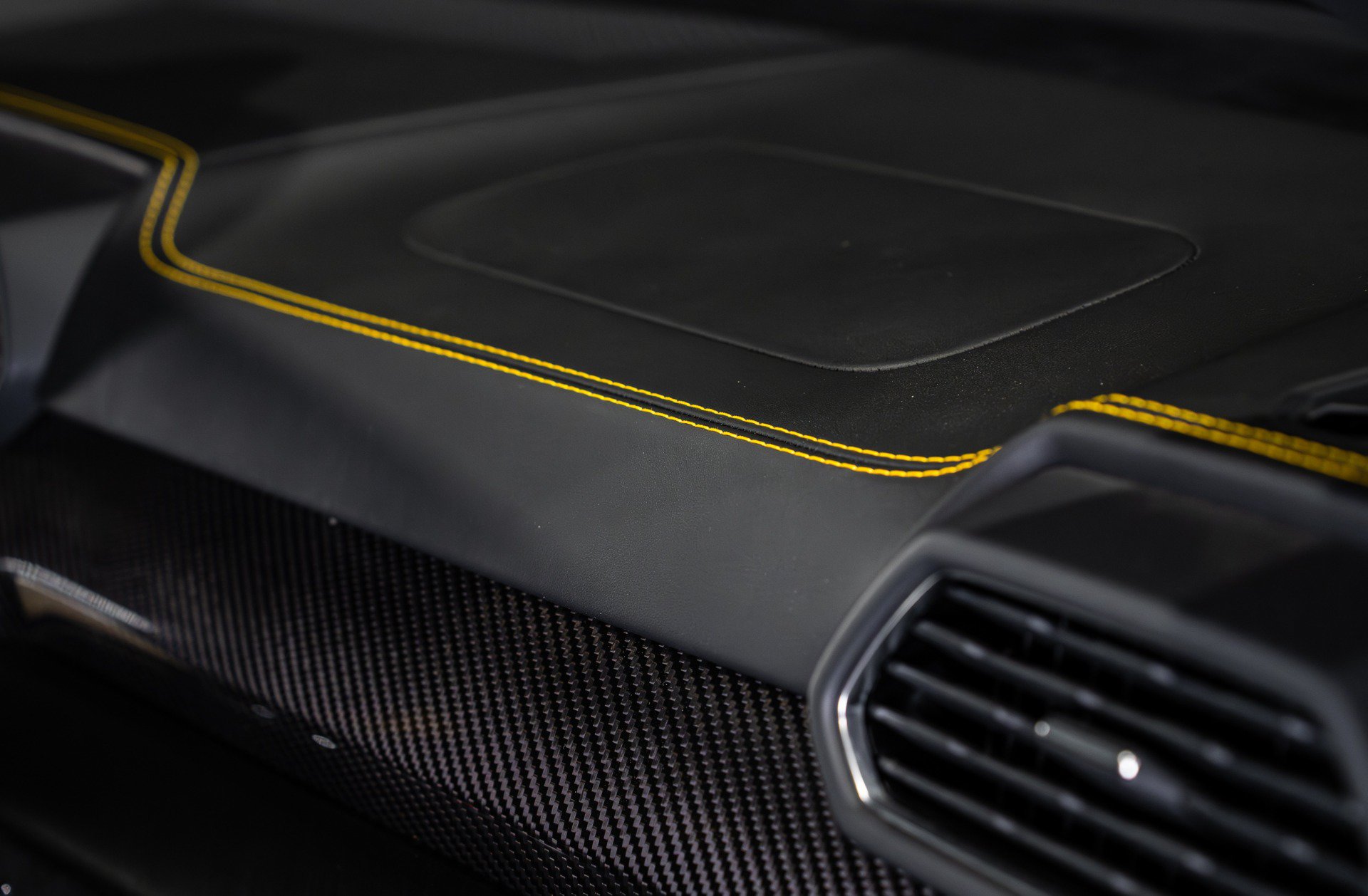 Used 2024 Lamborghini Urus Performante AWD/4WD image 23