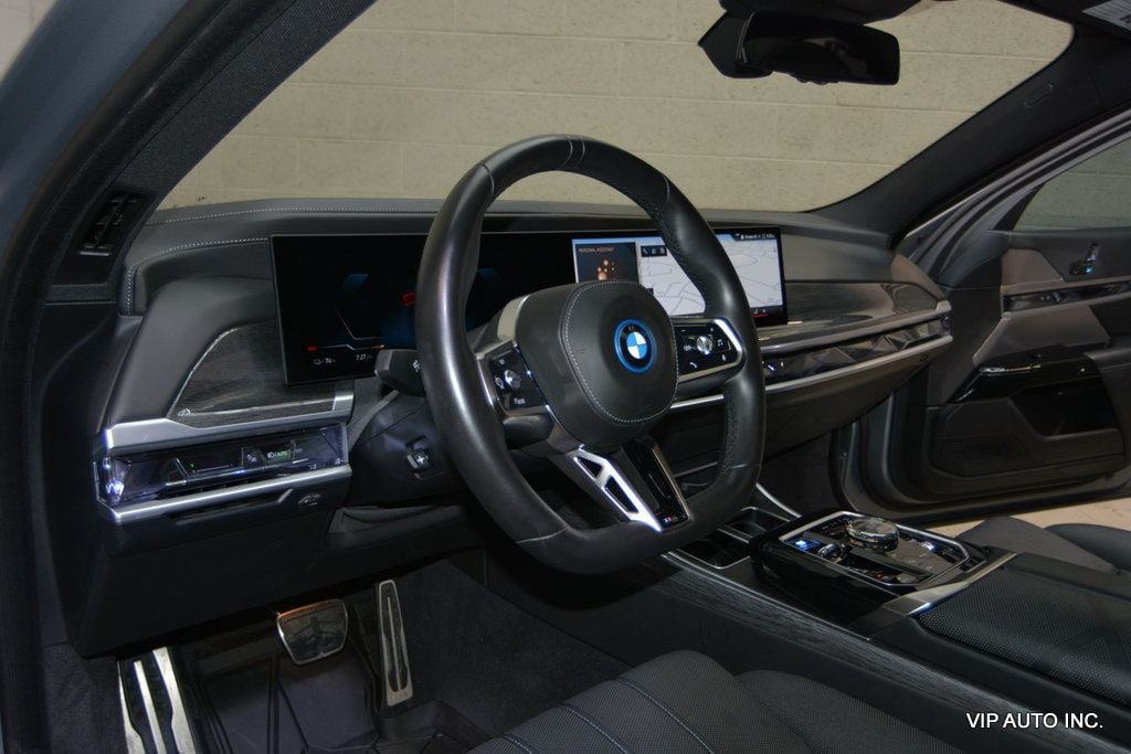 Used 2023 BMW i7 xDrive60 AWD/4WD image 13