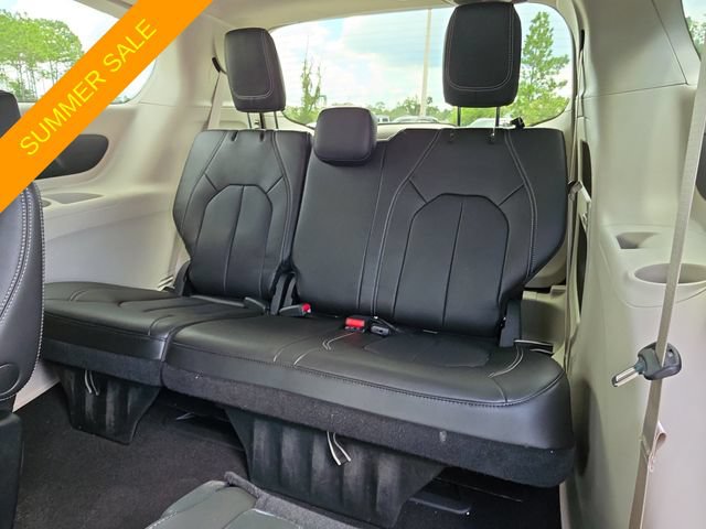 Certified 2023 Chrysler Pacifica Touring-L FWD image 14