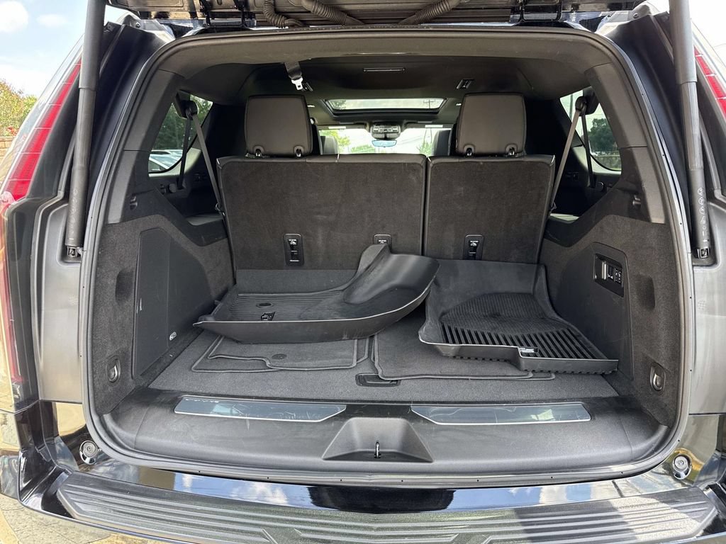 Used 2024 Cadillac Escalade ESV Premium Luxury AWD/4WD image 25