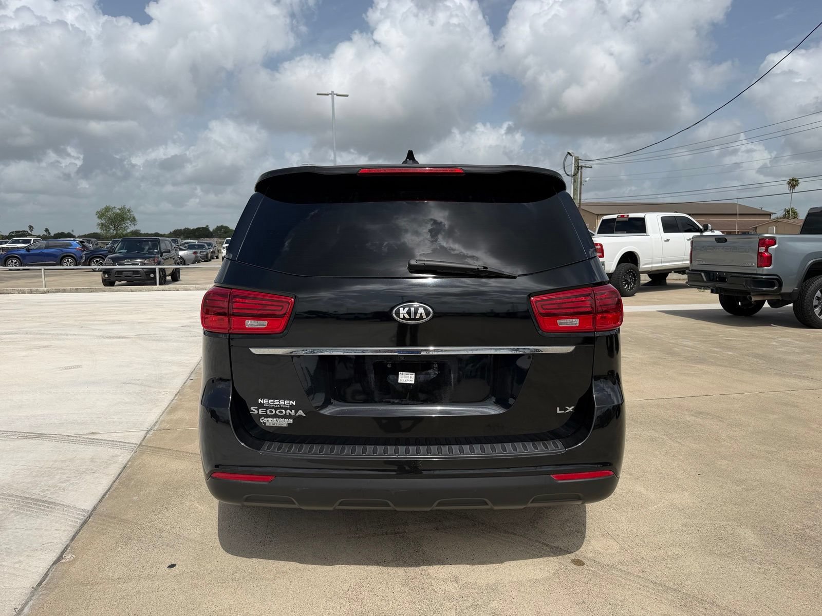 Used 2021 Kia Sedona LX FWD image 5
