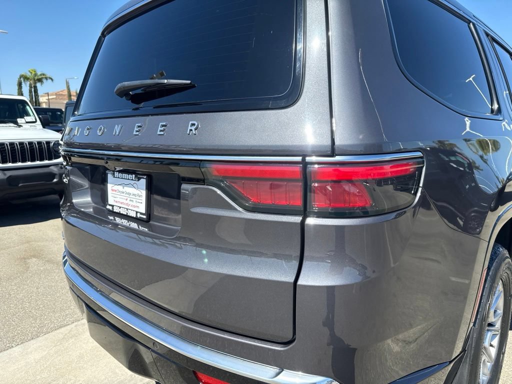 Used 2023 Jeep Wagoneer 4WD image 11