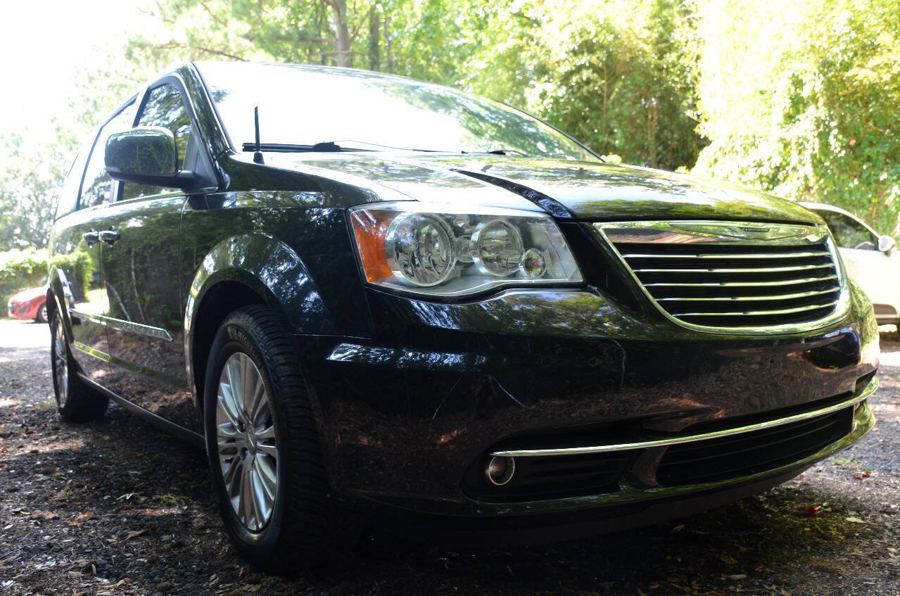 Used 2015 Chrysler Town & Country Touring-L w/ Driver Convenience Group FWD image 6