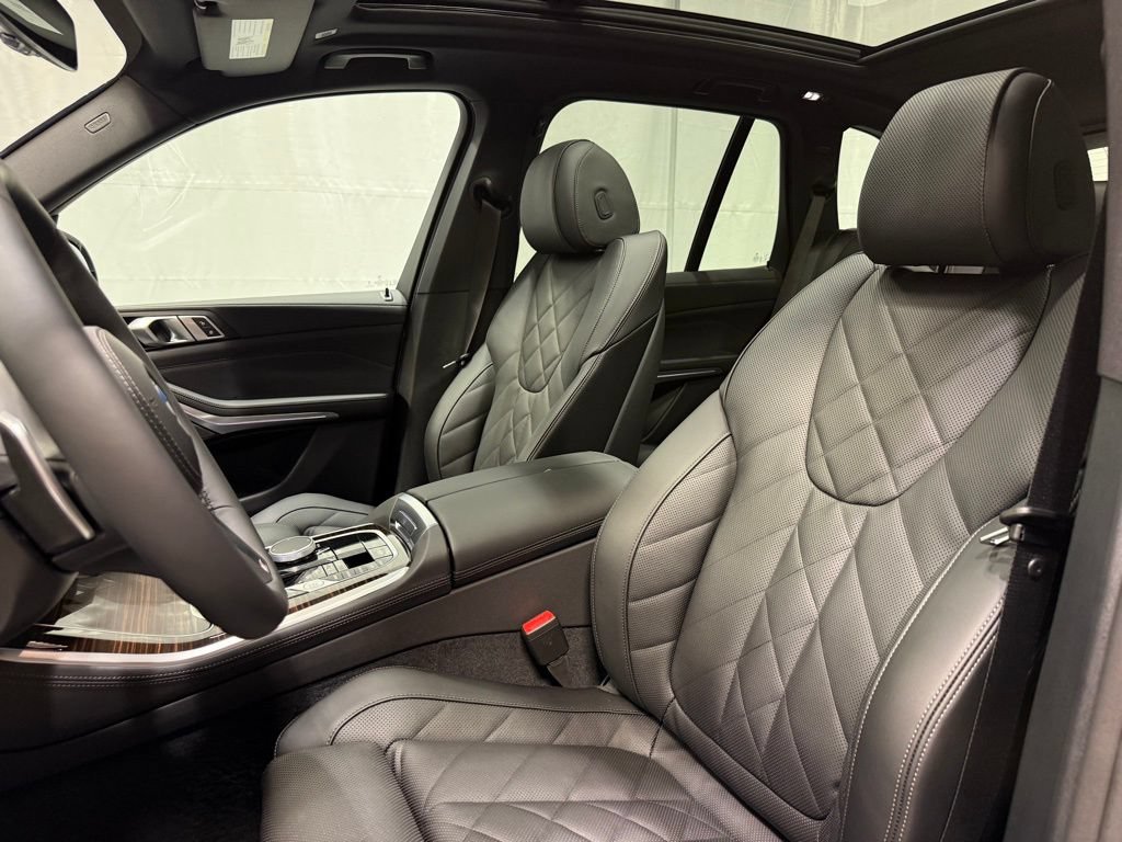 Used 2026 BMW X5 xDrive40i w/ M Sport Package AWD/4WD image 16