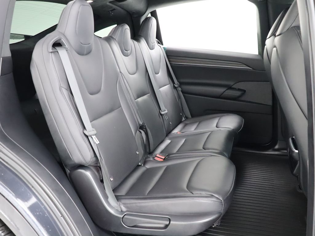 Used 2024 Tesla Model X image 30