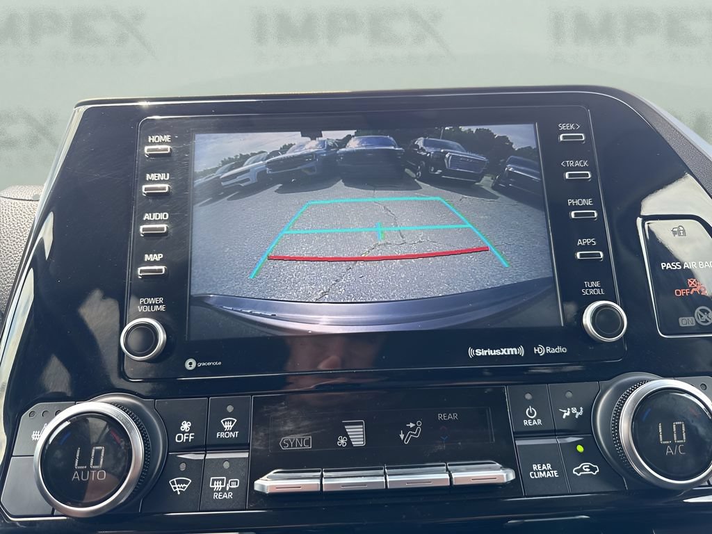 Used 2022 Toyota Highlander XLE FWD image 19