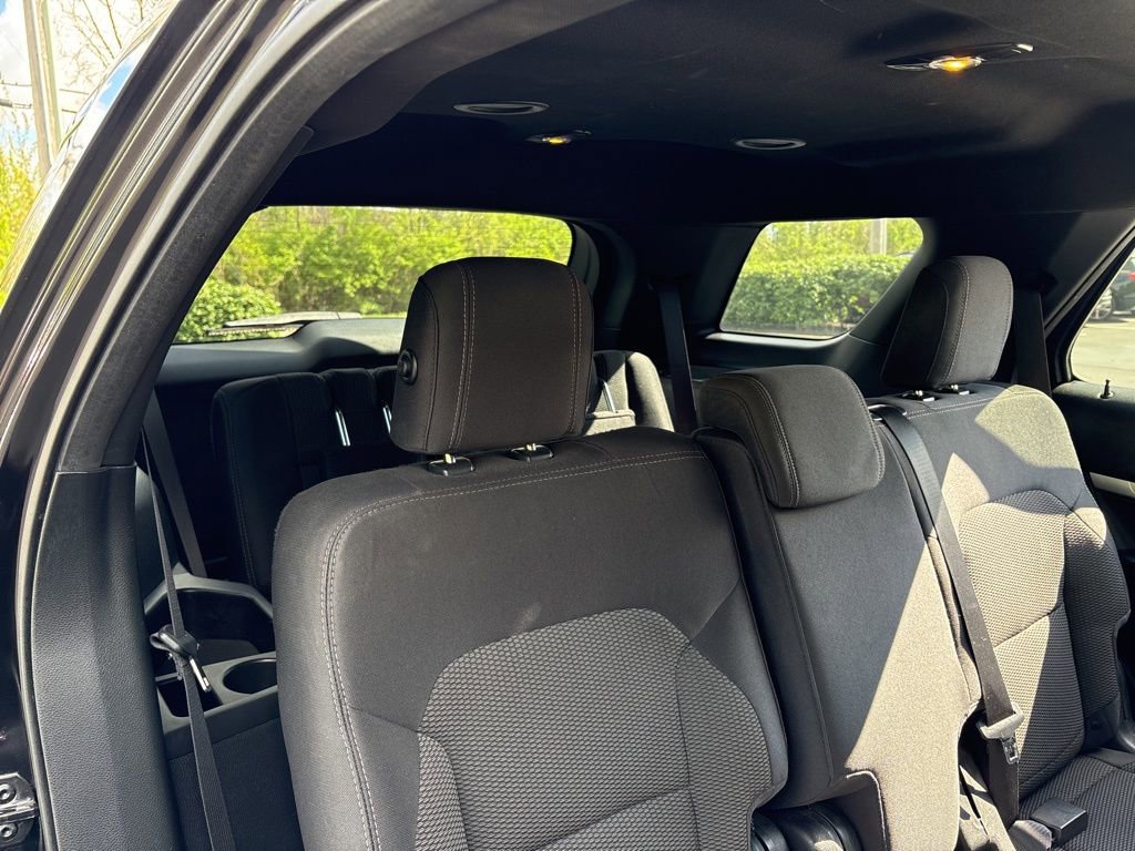 Used 2017 Ford Explorer XLT FWD image 38