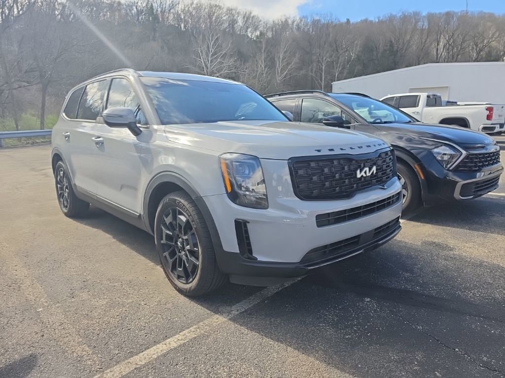 Used 2022 Kia Telluride EX w/ EX Premium Package image 3