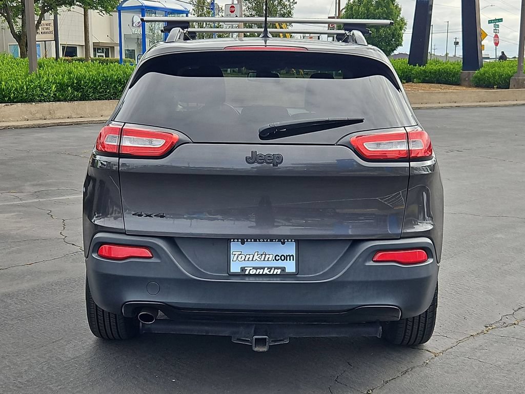 Used 2016 Jeep Cherokee Sport AWD/4WD image 5