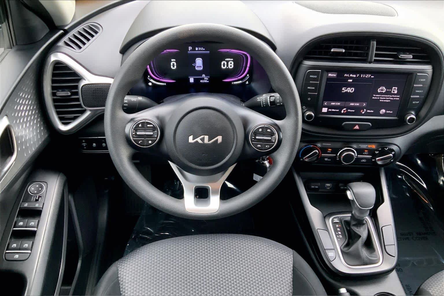 Used 2025 Kia Soul LX w/ LX Technology Package FWD image 6