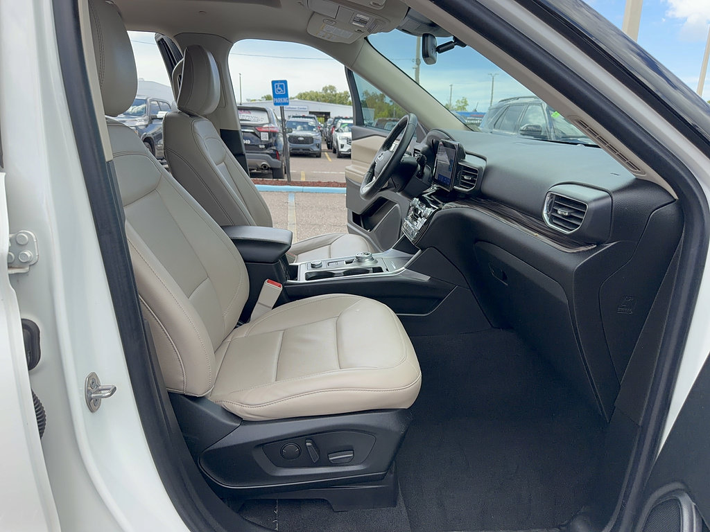 Certified 2022 Ford Explorer Limited w/ Hybrid Equipment Group 310A AWD/4WD image 14