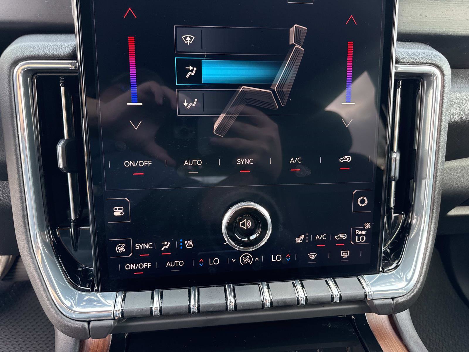 Used 2025 GMC Yukon Denali image 26