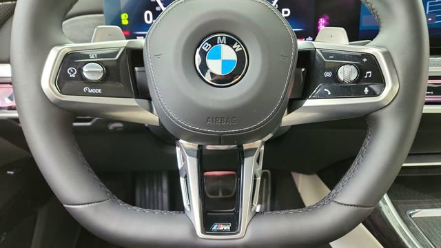 Used 2025 BMW 740i xDrive image 40