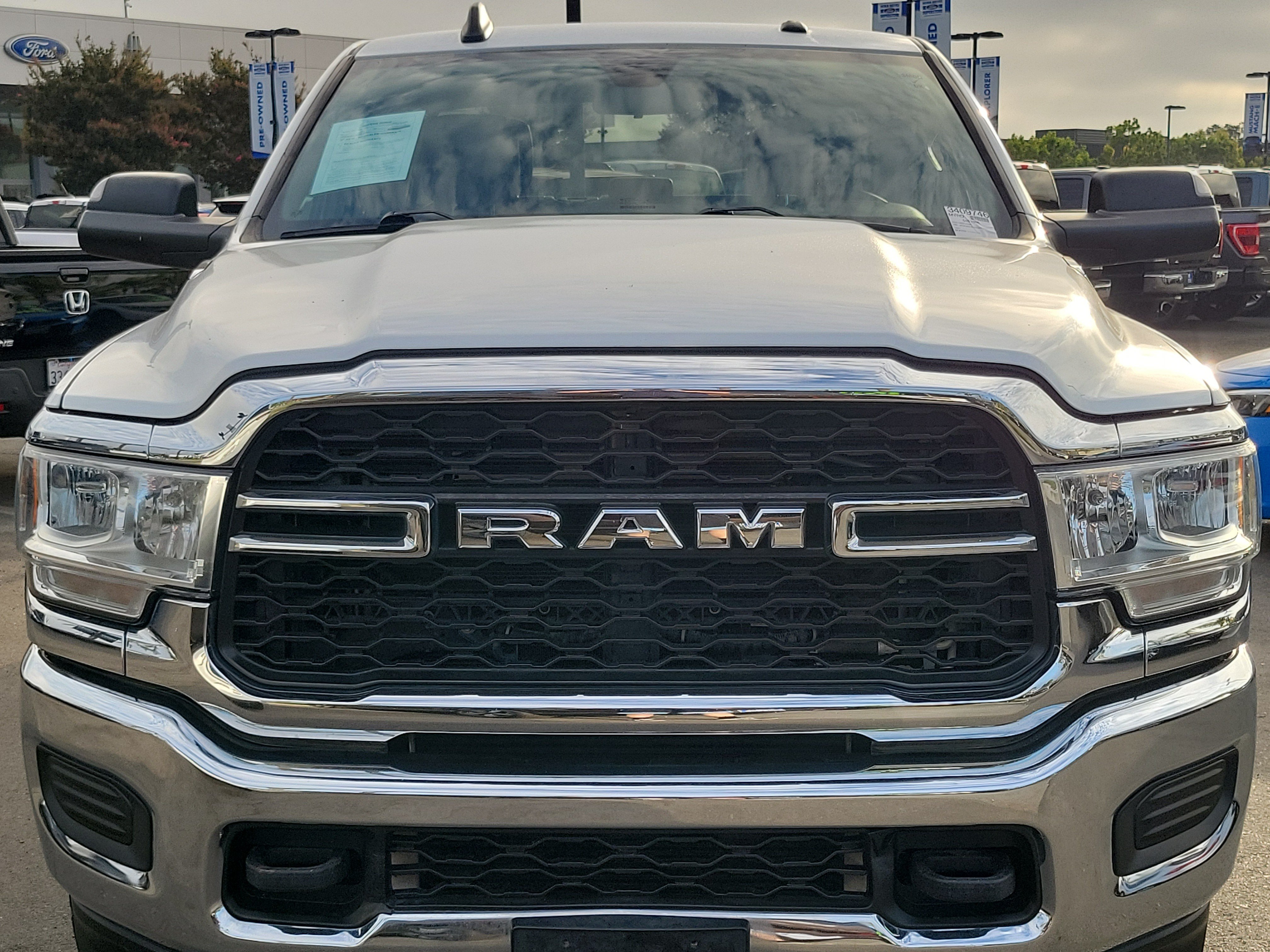 Used 2022 RAM 2500 Tradesman w/ Chrome Appearance Group AWD/4WD image 8