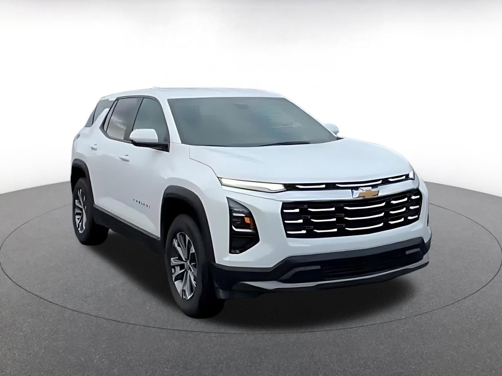 Used 2025 Chevrolet Equinox LT AWD/4WD image 3