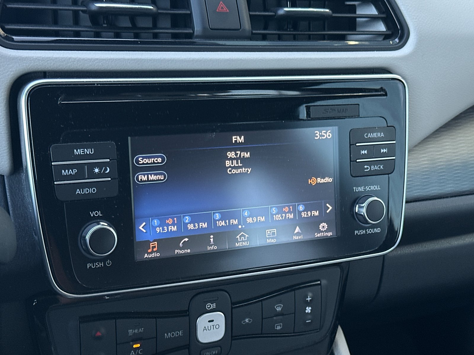 Used 2018 Nissan Leaf SL w/ SL Technology Package FWD image 16