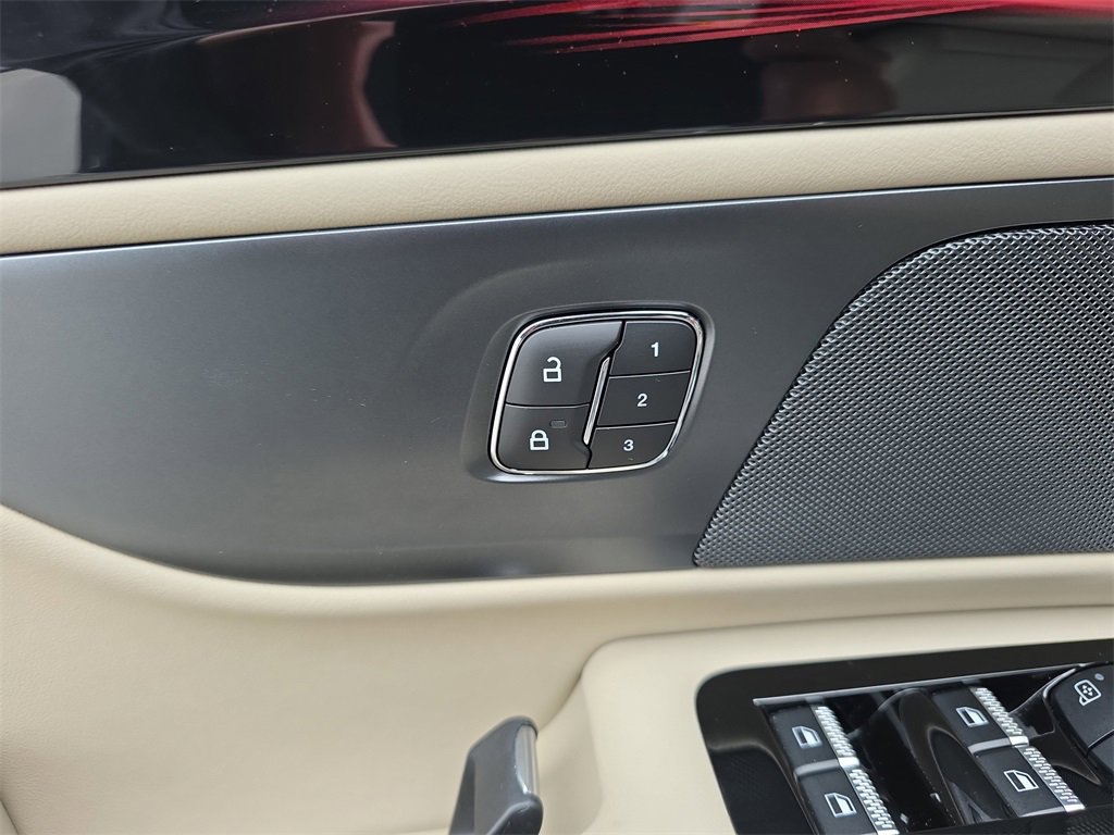 Used 2025 Lincoln Nautilus Premier w/ Equipment Group 102A image 11