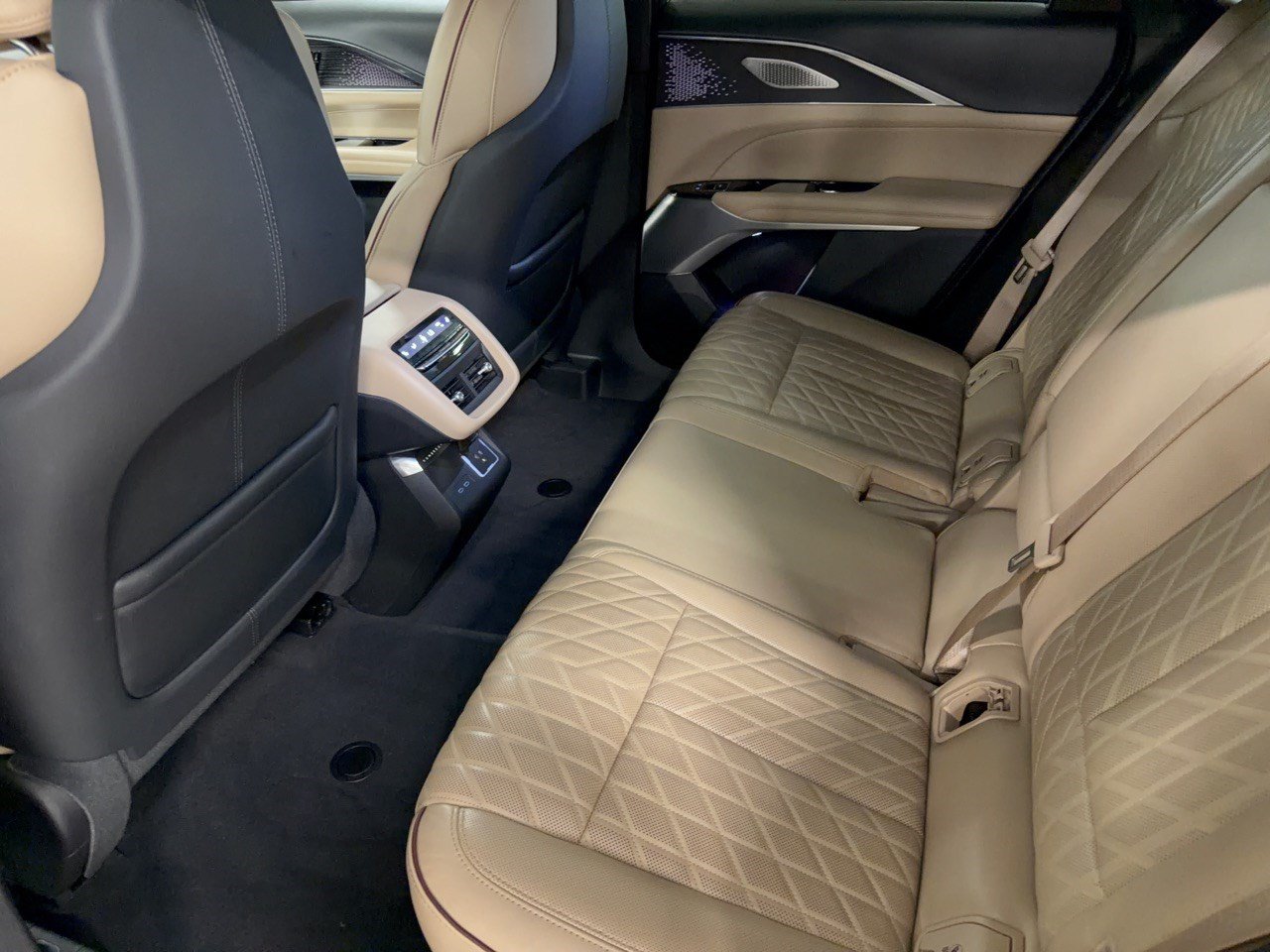 Used 2024 Cadillac Lyriq Sport w/ Nappa Leather Package AWD/4WD image 25