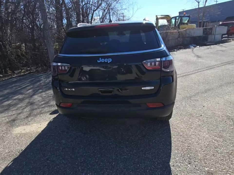 Used 2024 Jeep Compass Latitude w/ Sun and Sound Group image 3