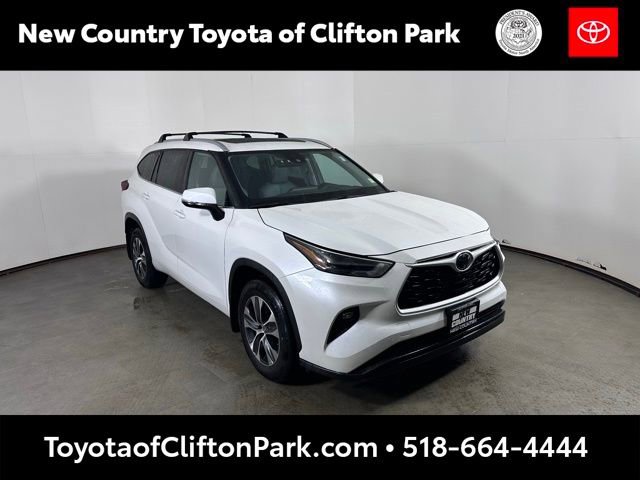 Used 2023 Toyota Highlander XLE image 1
