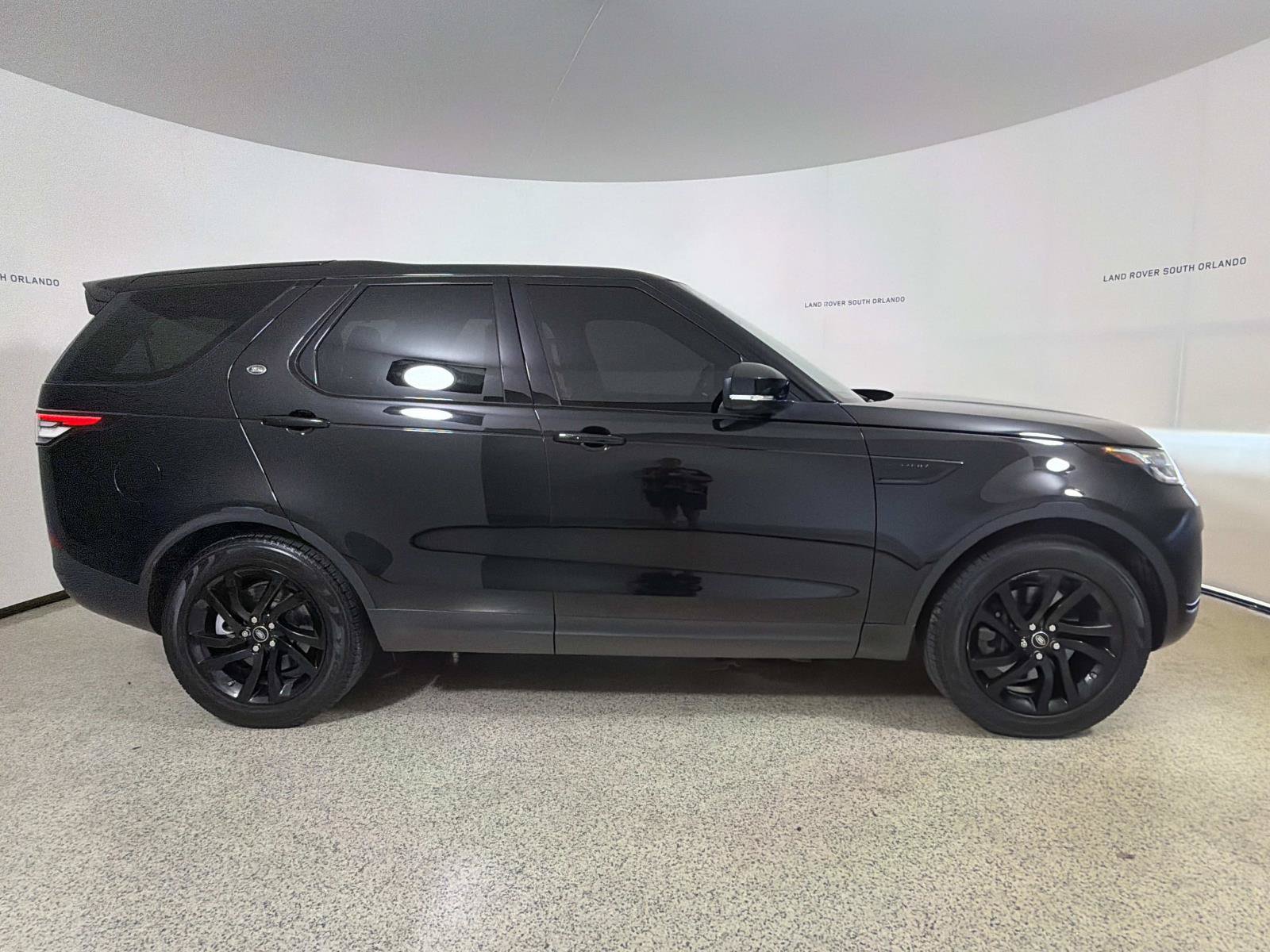Used 2017 Land Rover Discovery SE AWD/4WD image 6
