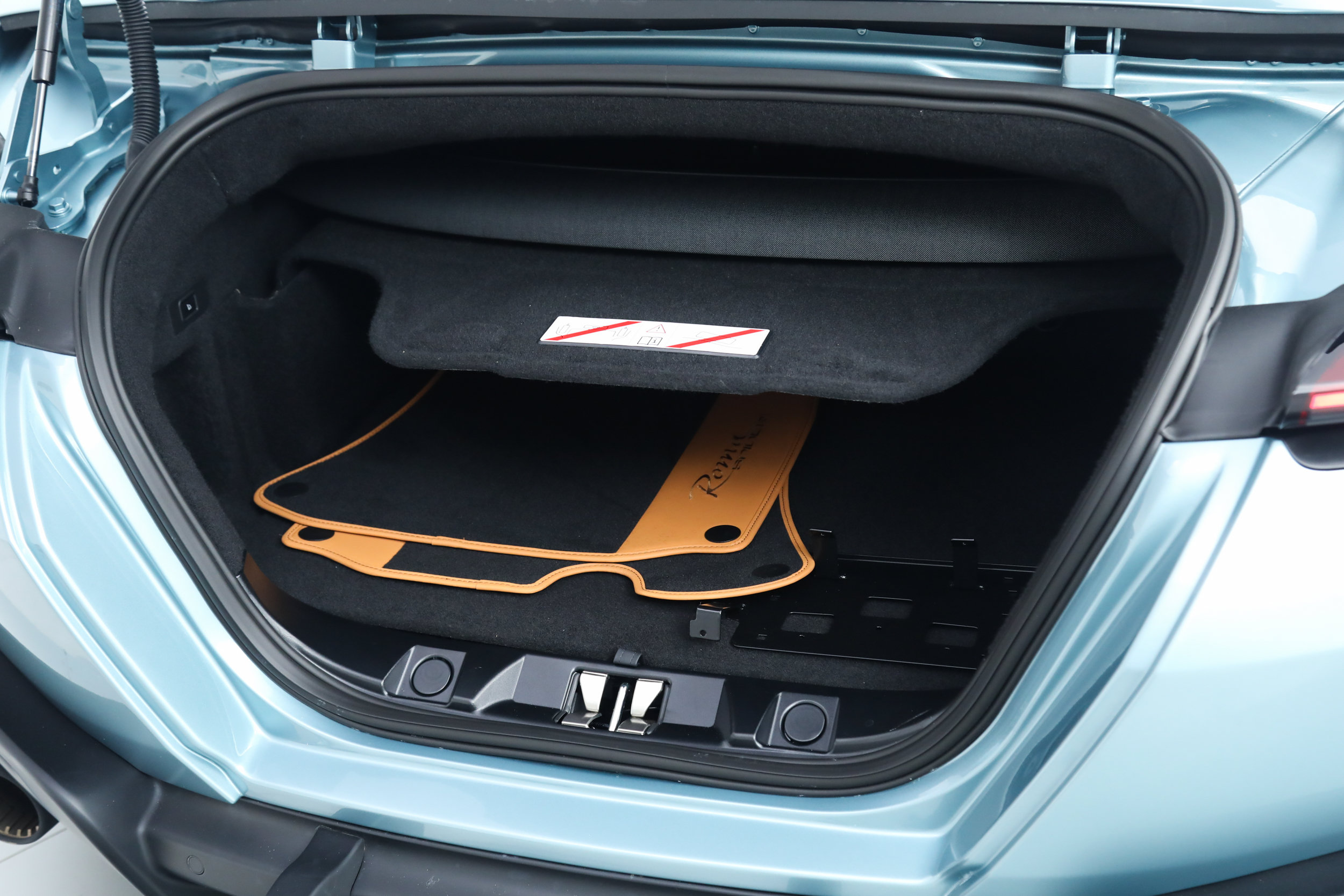 Certified 2025 Ferrari Roma Spider RWD image 36