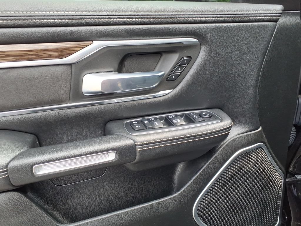 Used 2019 RAM 1500 Laramie AWD/4WD image 4