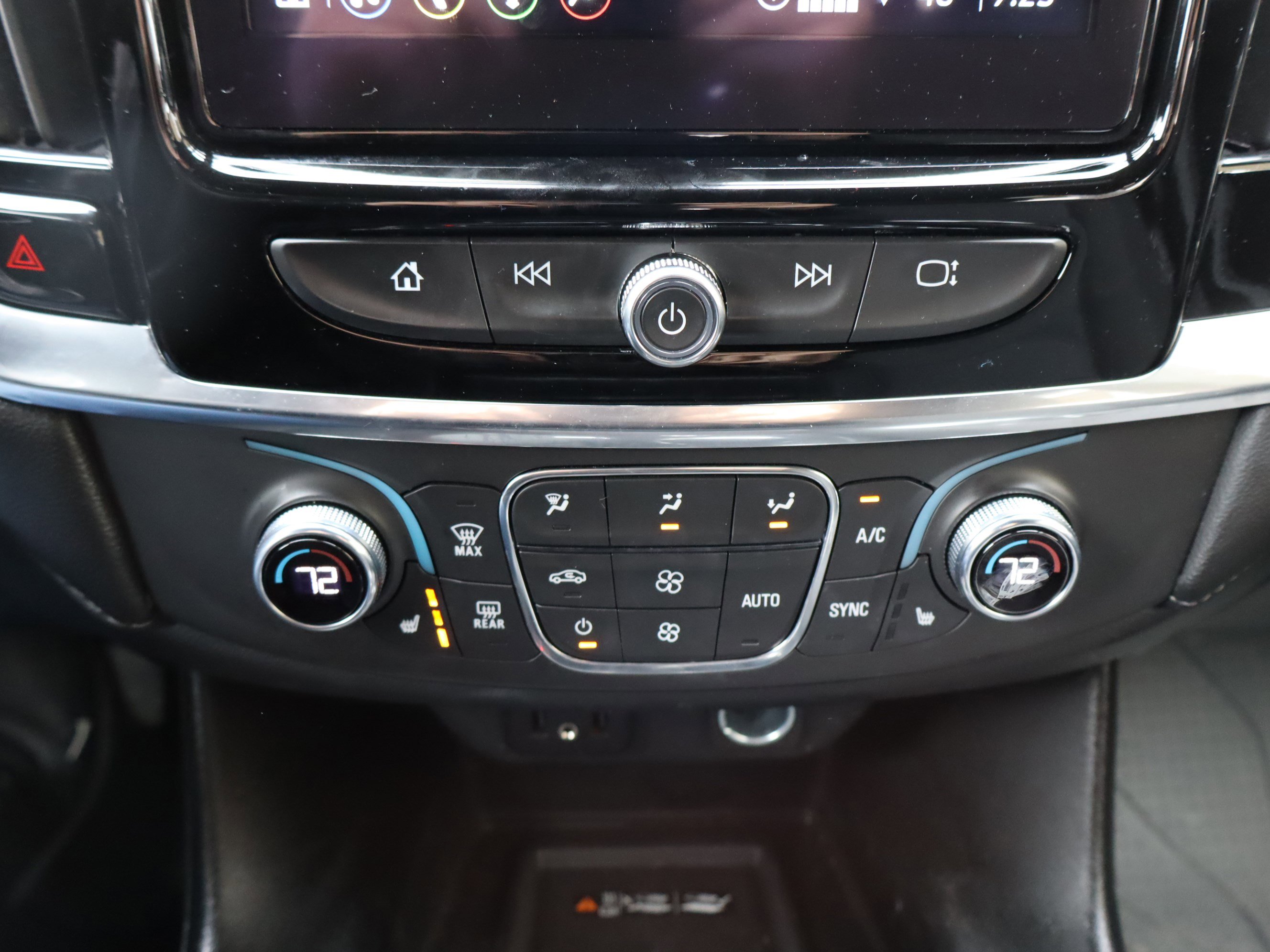 Certified 2023 Chevrolet Traverse LT w/ LPO, Floor Liner Package image 27