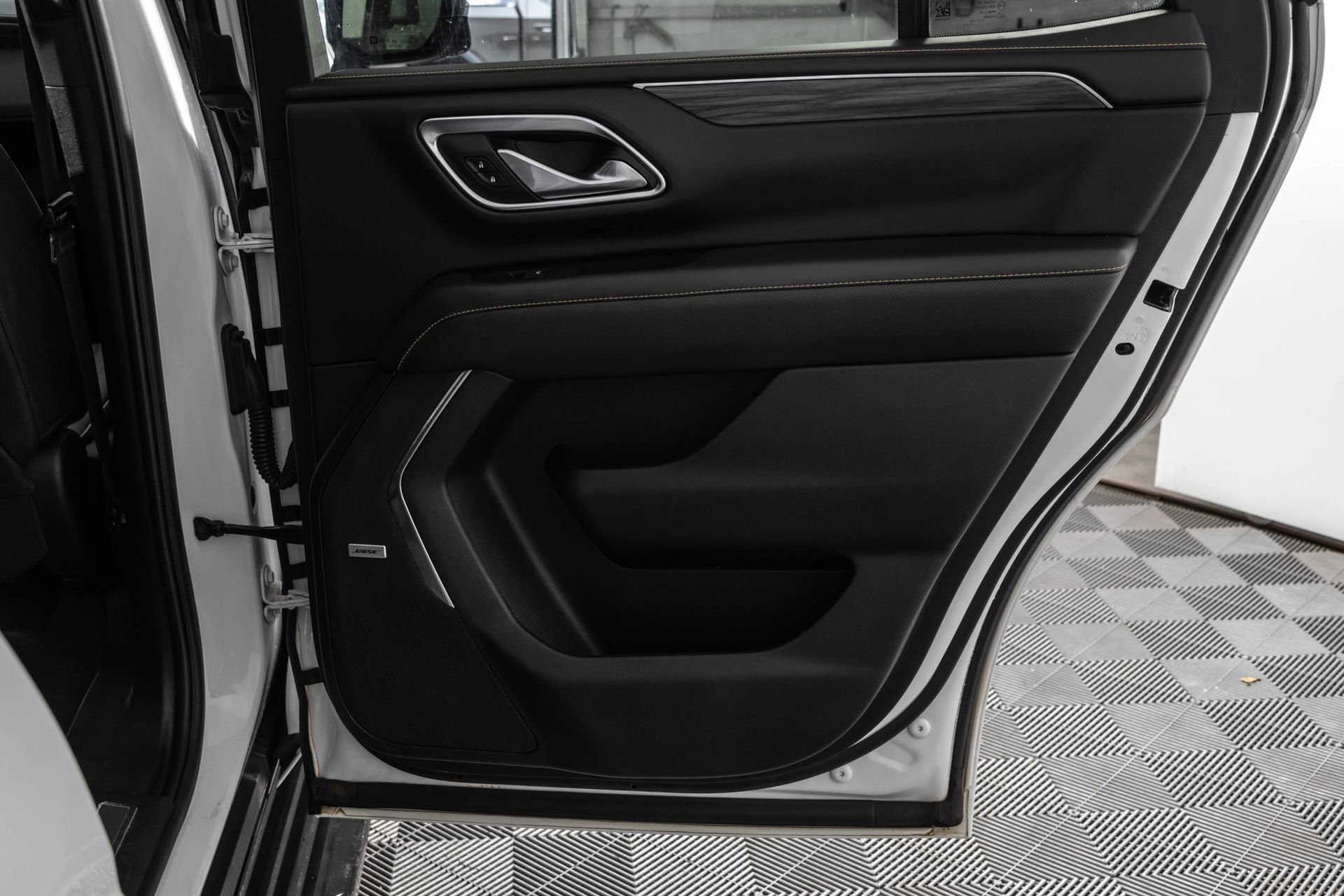 Used 2023 GMC Yukon SLT w/ SLT Luxury Package AWD/4WD image 42