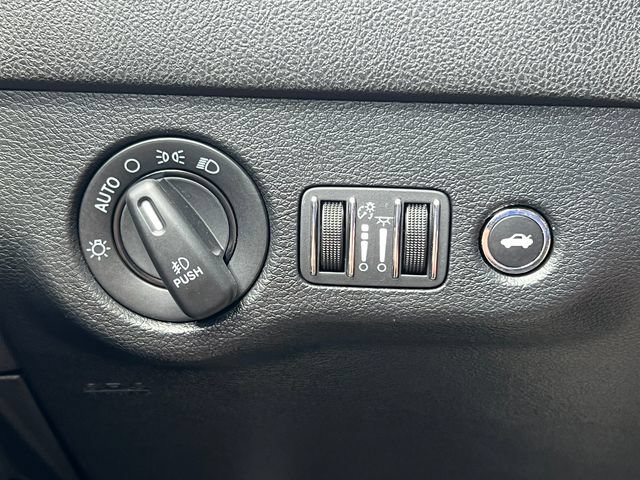 Used 2017 Dodge Charger R/T RWD image 19