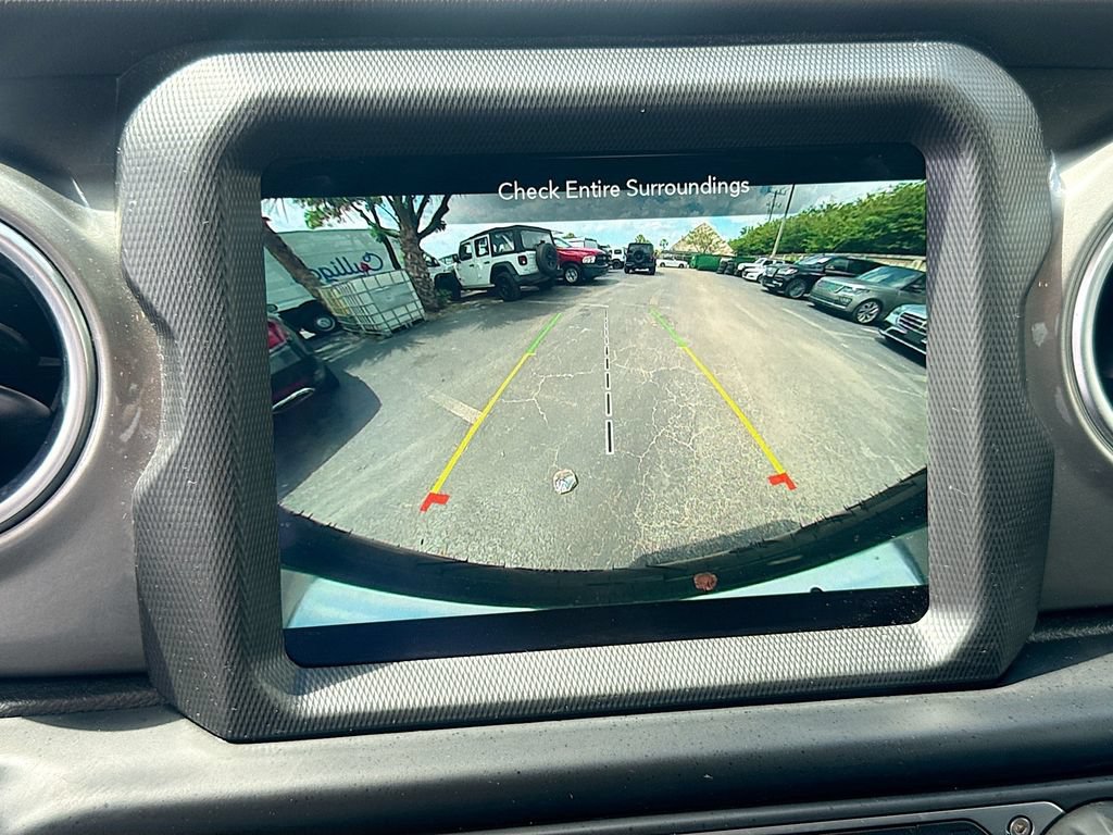 Used 2022 Jeep Wrangler Unlimited Sahara w/ LED Lighting Group AWD/4WD image 15