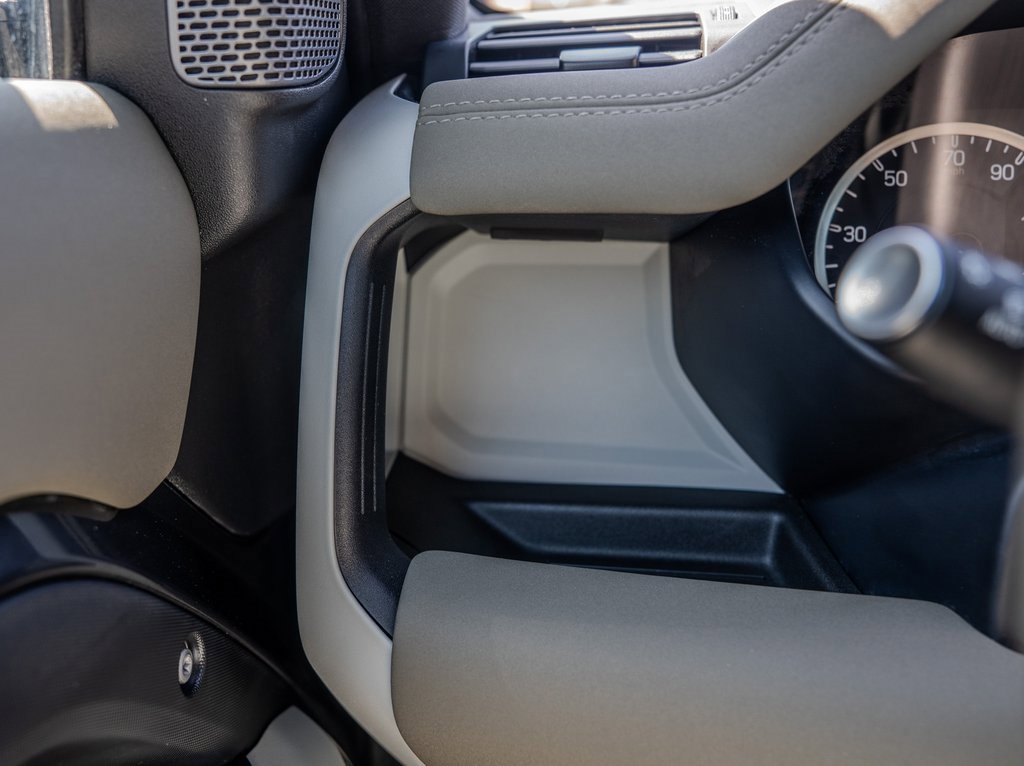 Used 2023 Land Rover Defender 110 SE image 7