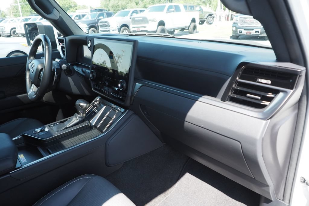 Used 2024 Lexus GX 550 w/ Cold Area Package AWD/4WD image 25