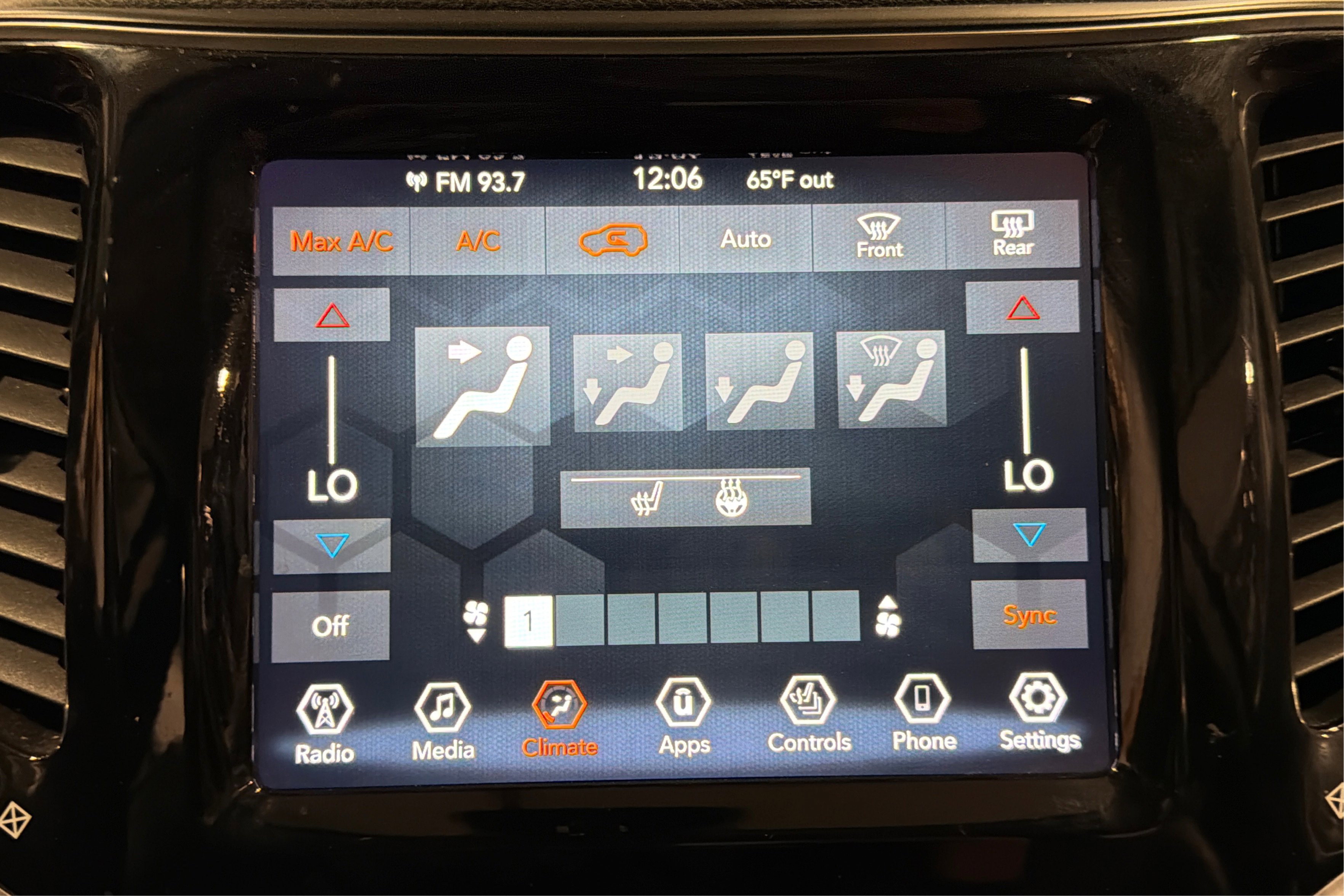 Used 2020 Jeep Cherokee Limited AWD/4WD image 29