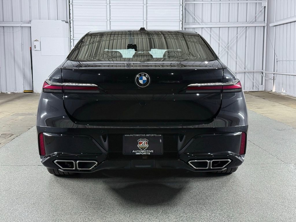 Used 2023 BMW 760i xDrive w/ Executive Package image 8