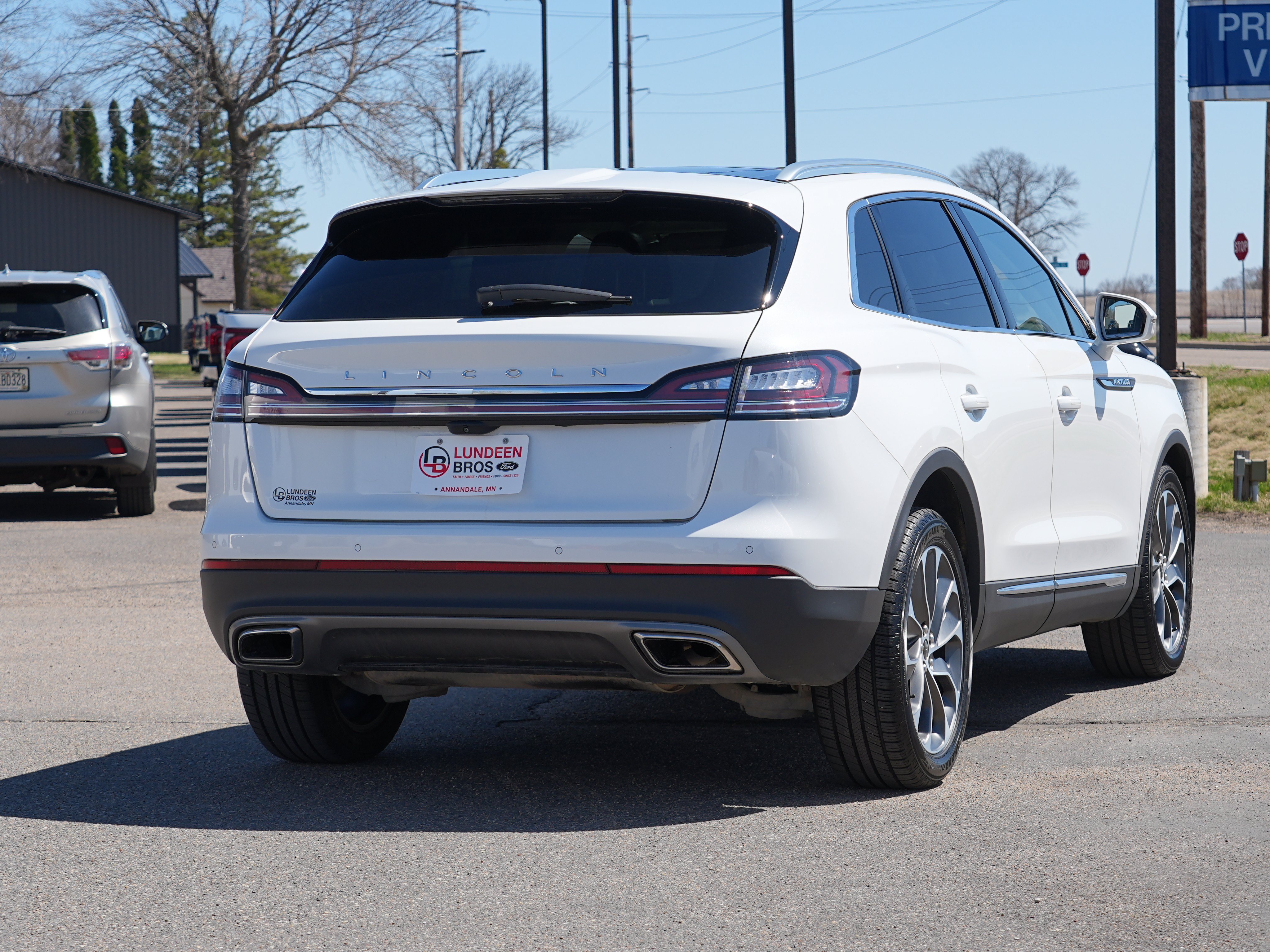 Used 2022 Lincoln Nautilus Reserve AWD/4WD image 3