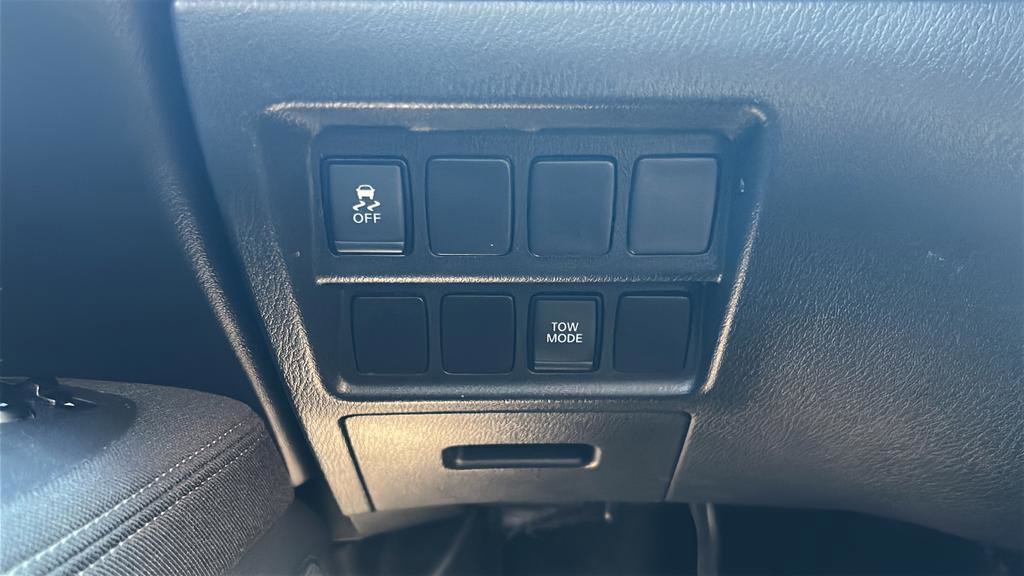 Used 2017 Nissan Pathfinder SV image 26