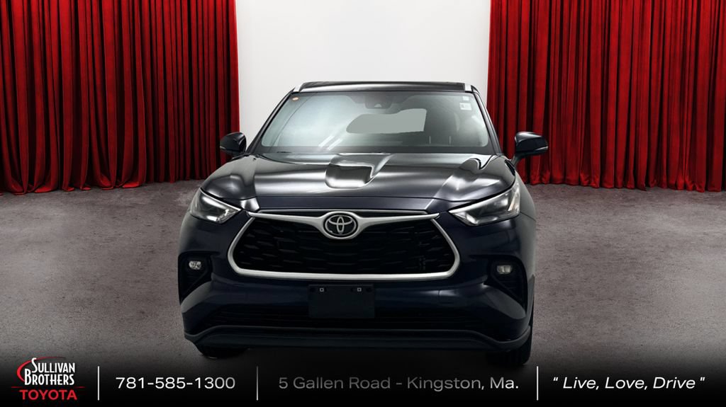 Used 2024 Toyota Highlander XLE AWD/4WD image 2