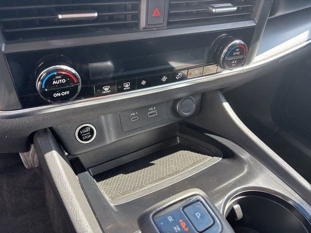 Used 2023 Nissan Rogue SV image 23