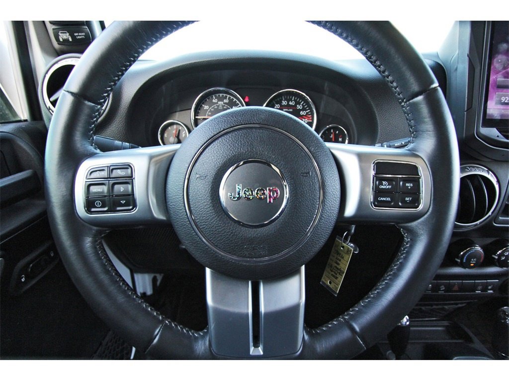 Used 2016 Jeep Wrangler Unlimited Rubicon image 14