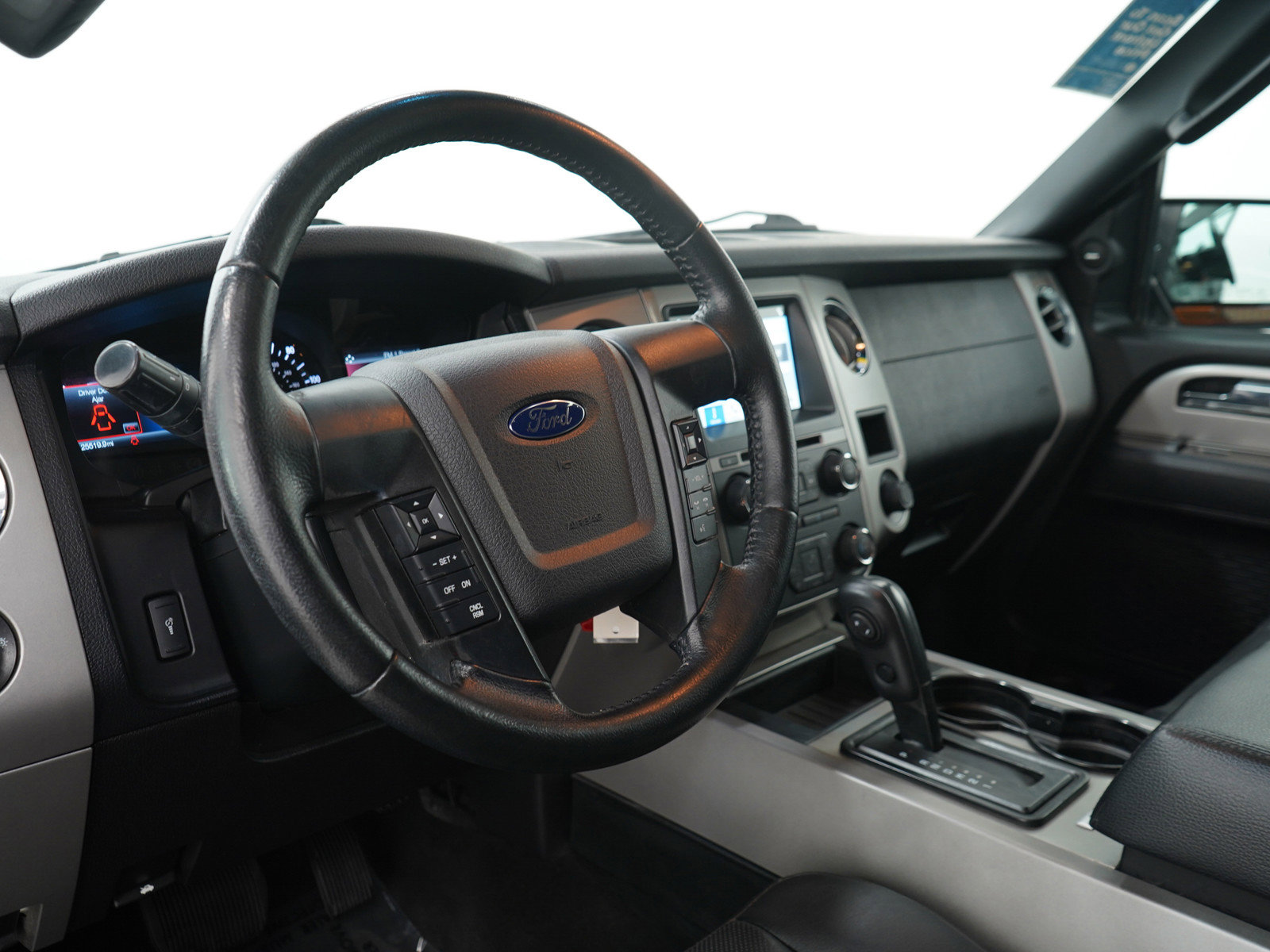 Used 2017 Ford Expedition XLT w/ Equipment Group 202A AWD/4WD image 31