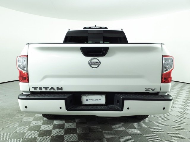 Used 2023 Nissan Titan SV image 7
