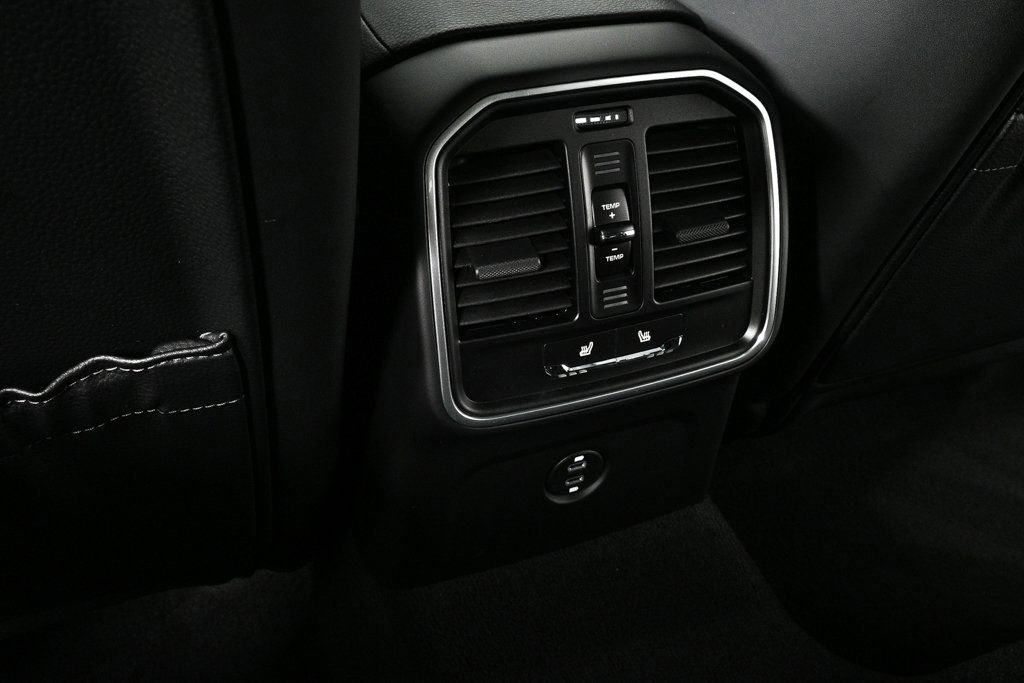 Certified 2026 Porsche Macan AWD/4WD image 21
