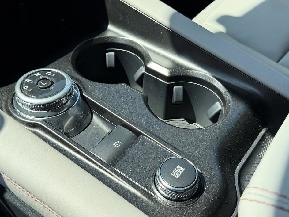 Used 2025 Ford Explorer Active w/ Active Comfort Package image 32